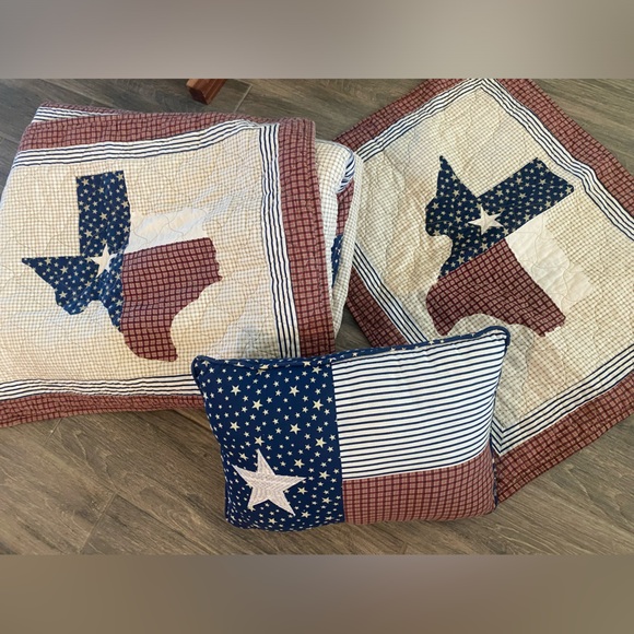 Texas Star Quilt with Blue and Red Accents by home classics Queen! - Picture 5 of 6